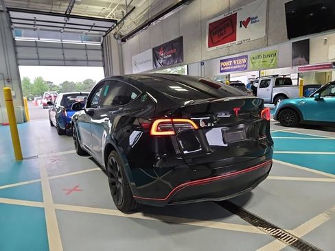 Used 2023 Tesla Model Y Long Range AWD/4WD image 3