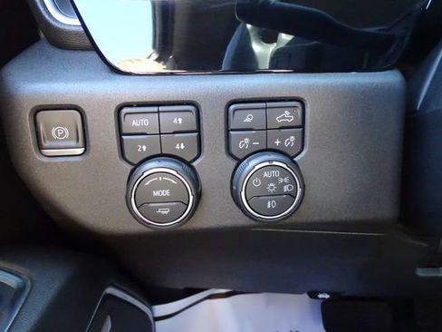 Certified 2022 Chevrolet Silverado 1500 LT Trail Boss w/ LT Trail Boss Premium Package AWD/4WD image 19