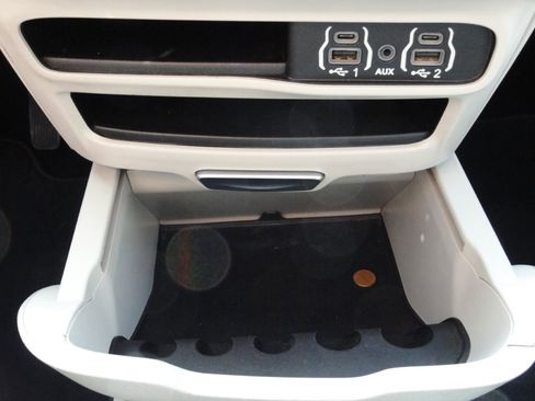 Used 2021 Chrysler Pacifica Touring-L image 34