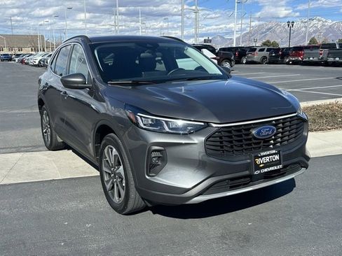 Used 2025 Ford Escape Platinum image 28