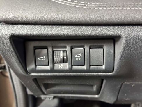 Used 2022 Subaru Outback Touring image 18