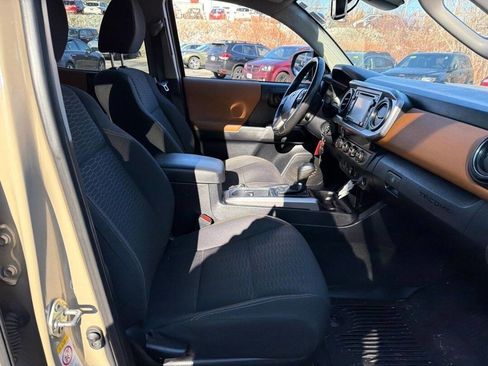 Used 2018 Toyota Tacoma SR5 image 14