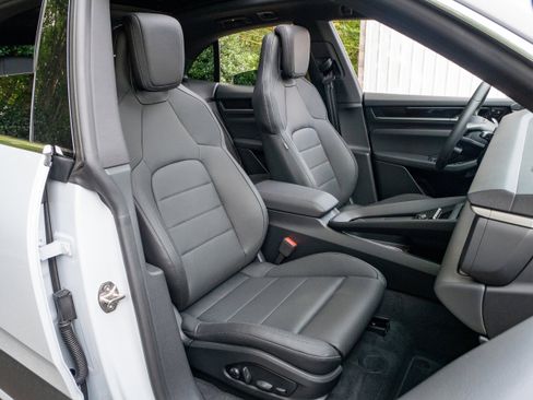 New 2025 Porsche Macan Electric RWD image 32