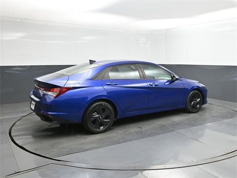 Used 2023 Hyundai Elantra SEL image 15