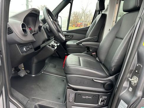 Used 2022 Mercedes-Benz Sprinter 4500 w/ Parking Package image 21