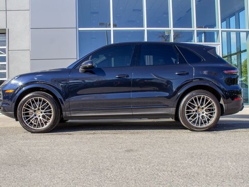 Used 2022 Porsche Cayenne Platinum Edition image 7