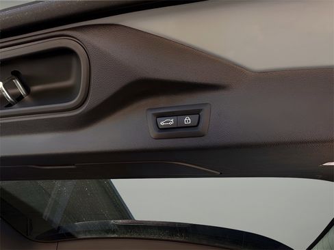 Used 2023 BMW X7 M60i w/ Executive Package image 34