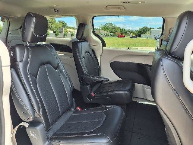 Used 2024 Chrysler Pacifica Touring-L FWD image 26