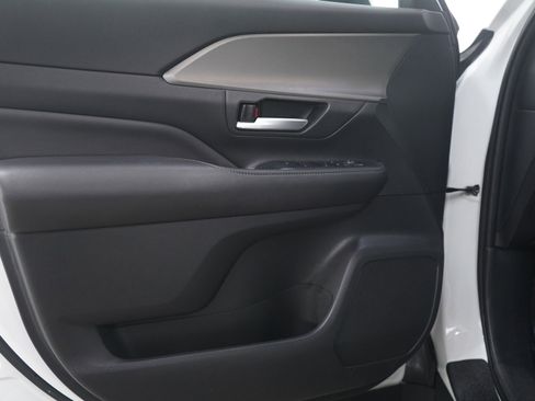 Used 2024 Toyota Grand Highlander XLE image 21