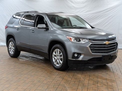 Used 2020 Chevrolet Traverse LT image 1