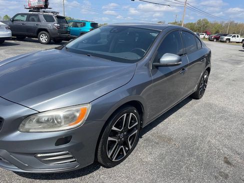 Used 2017 Volvo S60 T5 Dynamic image 6