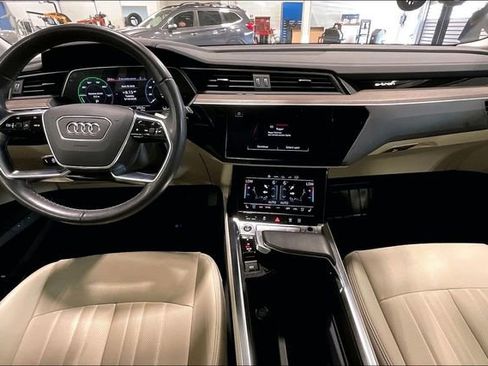 Certified 2024 Audi Q8 e-tron Premium Plus w/ Premium Plus Package AWD/4WD image 15