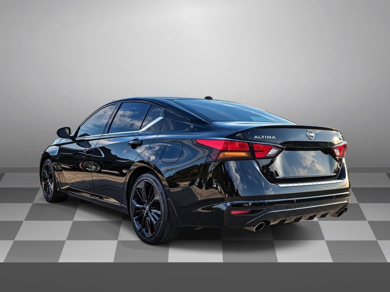 Used 2023 Nissan Altima 2.5 SR FWD image 4