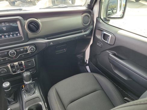 Used 2023 Jeep Wrangler Unlimited Sport image 18