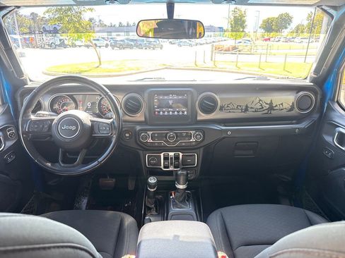 Used 2021 Jeep Gladiator Willys image 16