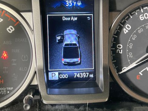 Used 2022 Toyota Tacoma SR5 w/ Technology Package image 12