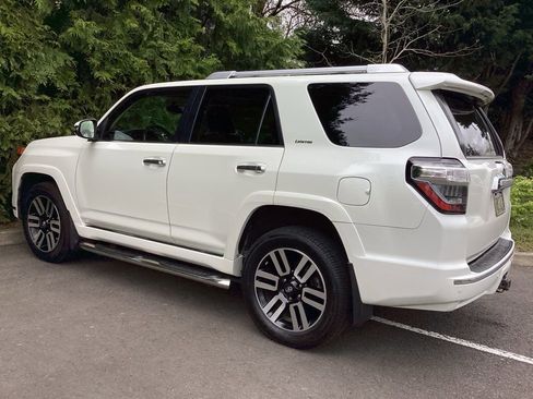 Used 2015 Toyota 4Runner Limited image 8
