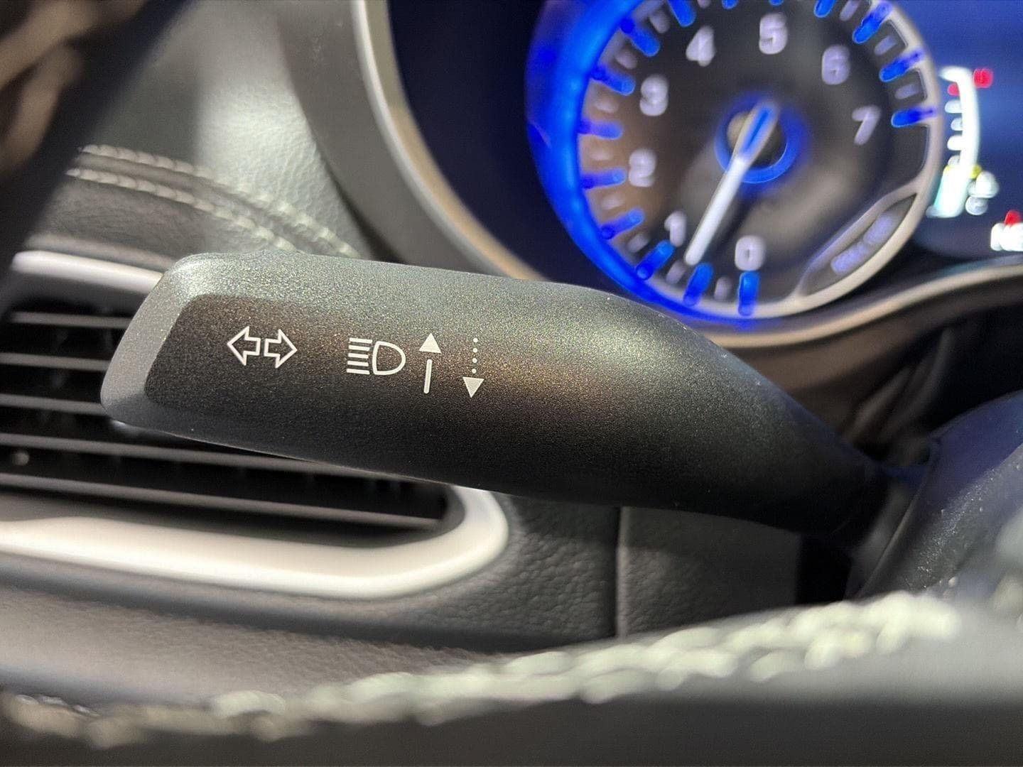 New 2027 Chrysler Pacifica Select FWD image 16