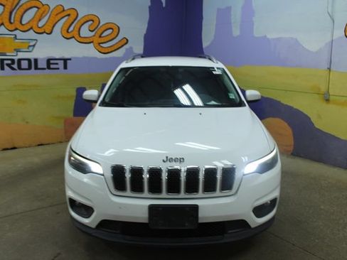 Used 2019 Jeep Cherokee Latitude w/ Cold Weather Group FWD image 3