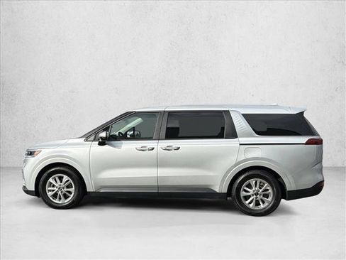 Used 2022 Kia Carnival LX image 8