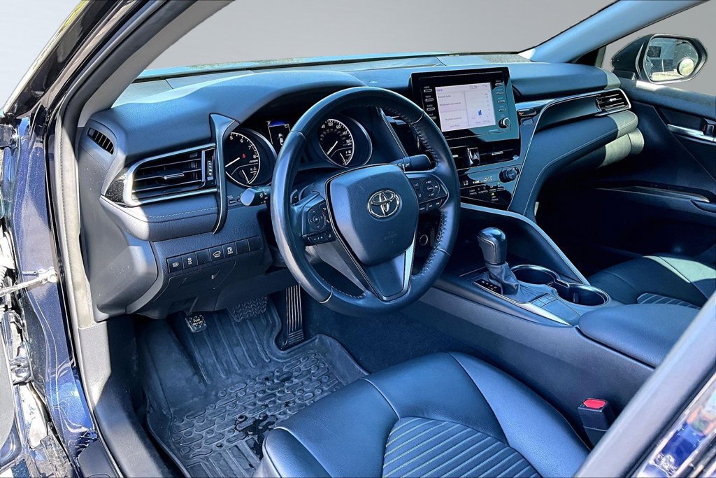 Used 2022 Toyota Camry SE w/ Carpet Mat Package (TMS) FWD image 4