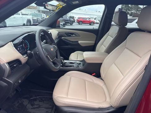 Used 2023 Chevrolet Traverse LT w/ LT Premium Package image 14