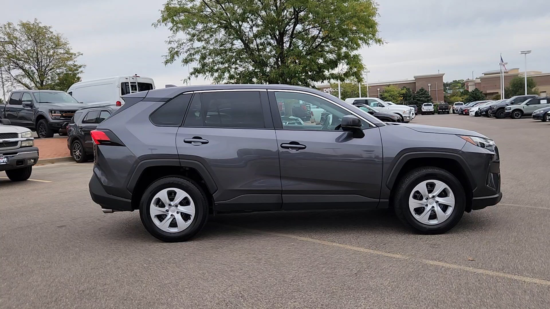 Used 2025 Toyota RAV4 LE AWD/4WD image 12