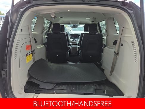 Used 2023 Chrysler Pacifica Touring-L FWD image 13