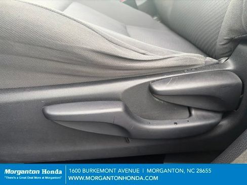 Used 2017 Toyota Highlander LE AWD/4WD image 13