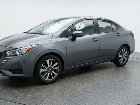 Used 2025 Nissan Versa SV image 3