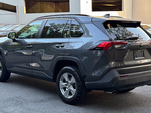 Used 2022 Toyota RAV4 XLE AWD/4WD image 3