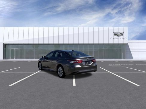 Used 2020 Toyota Camry LE FWD image 4
