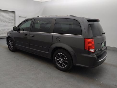 Used 2017 Dodge Grand Caravan SXT image 3