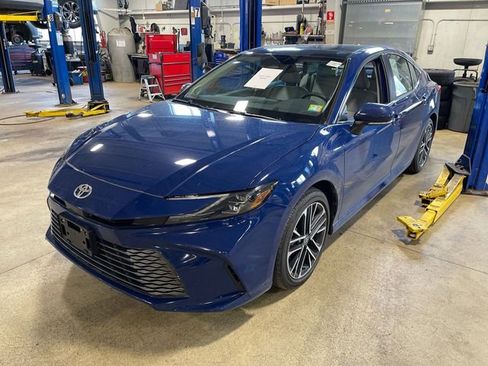 Used 2025 Toyota Camry XLE w/ Premium Package image 10