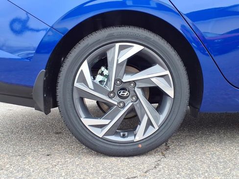 New 2025 Hyundai Elantra Limited image 7