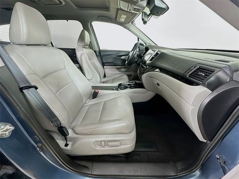 Used 2018 Honda Pilot Touring image 7