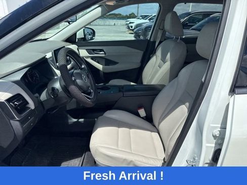 Used 2021 Nissan Rogue SV w/ Premium Package FWD image 2