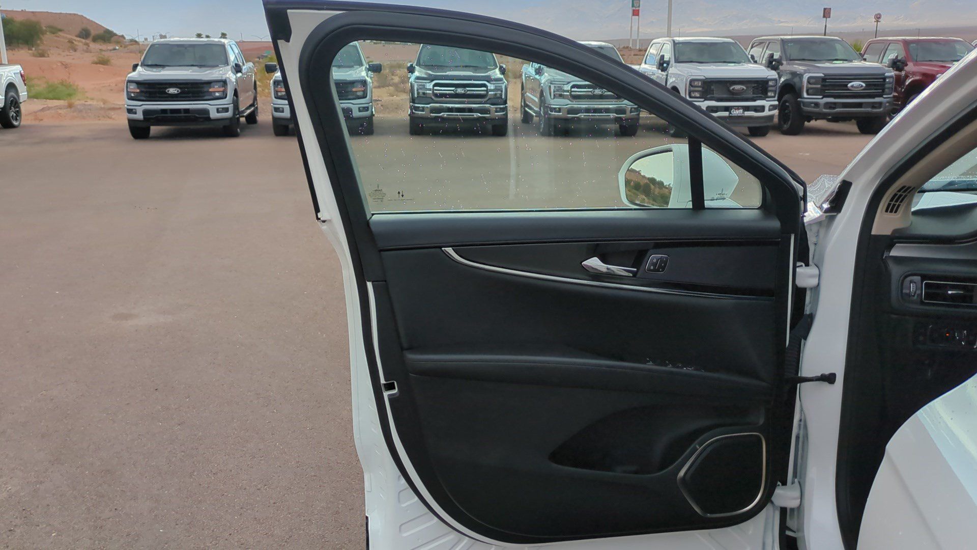 Used 2023 Lincoln Nautilus FWD w/ Premium Package image 11