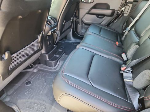 Certified 2024 Jeep Wrangler Unlimited Rubicon AWD/4WD image 8