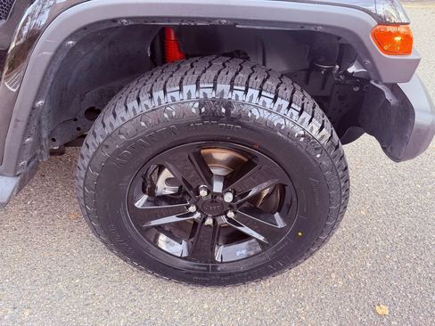 Used 2022 Jeep Wrangler Unlimited Sahara image 4