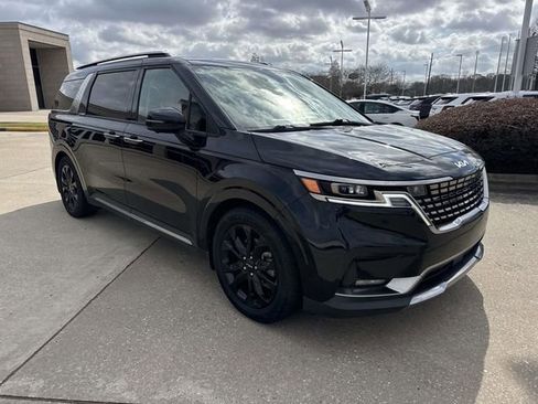 Used 2023 Kia Carnival SX Prestige image 3