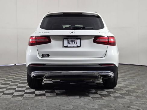 Used 2019 Mercedes-Benz GLC 300 4MATIC w/ Premium Package image 2