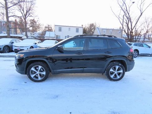 Used 2019 Jeep Cherokee Limited w/ Luxury Group image 3