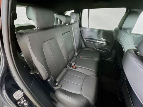 Used 2025 Mercedes-Benz GLB 250 GLB 250 image 24