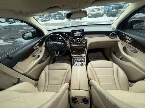 Used 2019 Mercedes-Benz GLC 300 4MATIC image 23