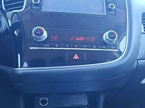 Used 2020 Mitsubishi Outlander ES AWD/4WD image 23