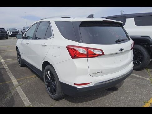 Used 2021 Chevrolet Equinox LT image 2