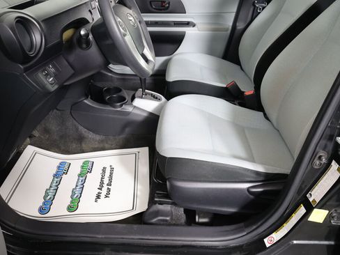 Used 2014 Toyota Prius C One image 13