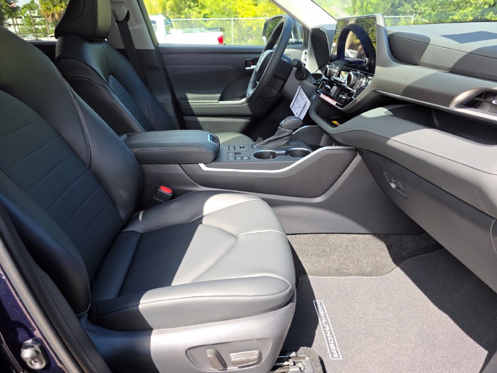 Certified 2026 Toyota Highlander XLE AWD/4WD image 14