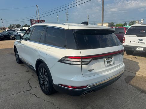 Used 2025 Lincoln Aviator 2WD image 3